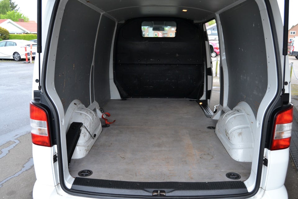 VW Transporter 2,0 TDi 140 Kassevogn lang 4d