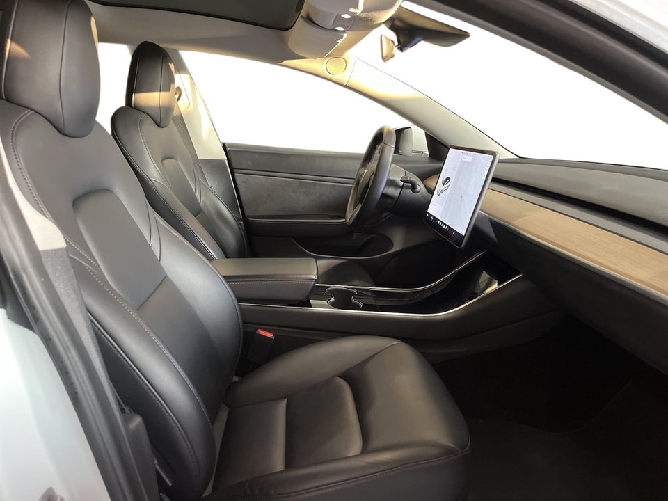 Tesla Model 3 Long Range AWD 4d