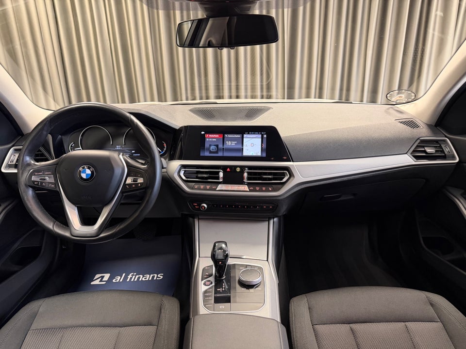 BMW 320i 2,0 Connected aut. 4d