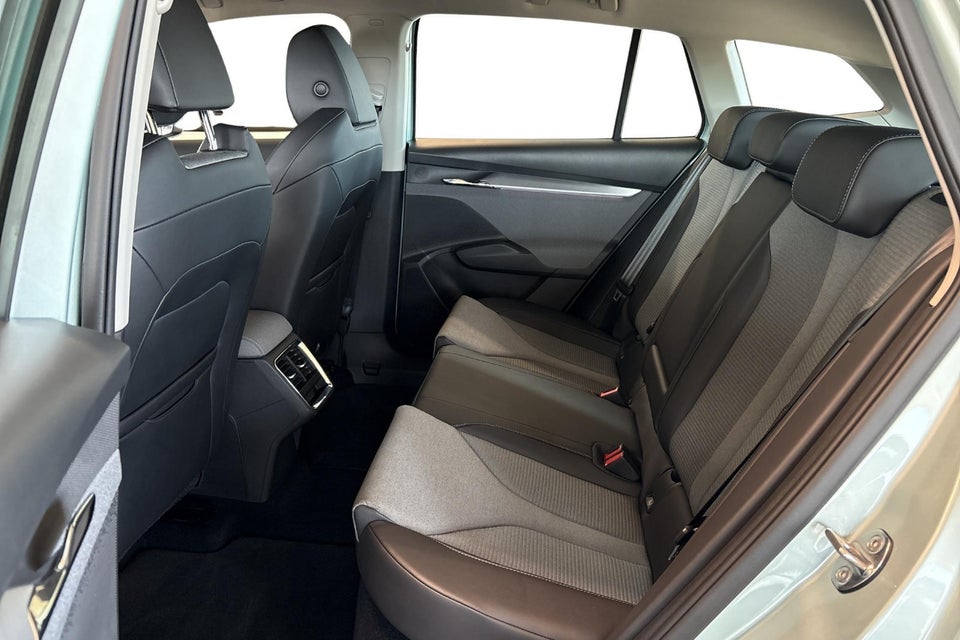 Skoda Enyaq 60 iV Loft 5d