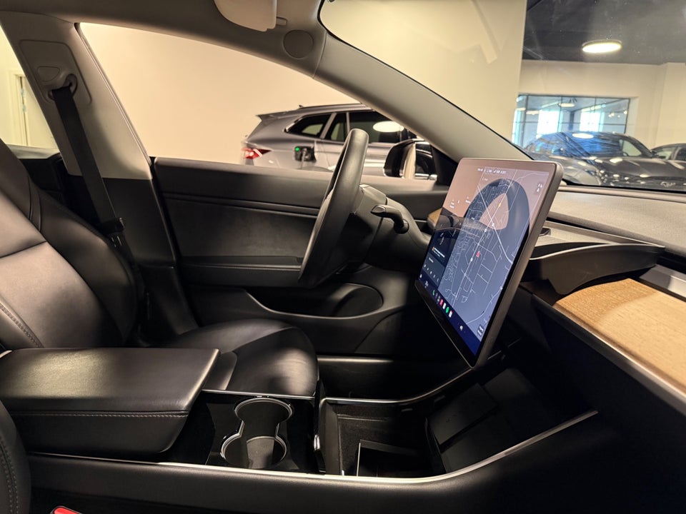 Tesla Model 3 Long Range AWD 4d