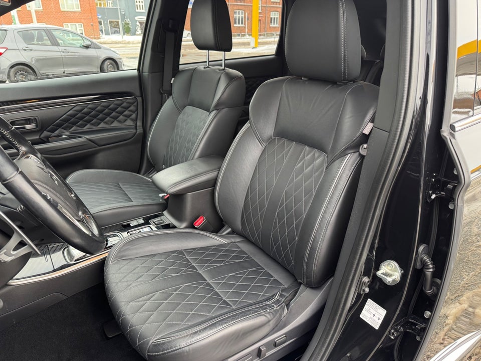 Mitsubishi Outlander 2,4 PHEV Instyle CVT 4WD 5d