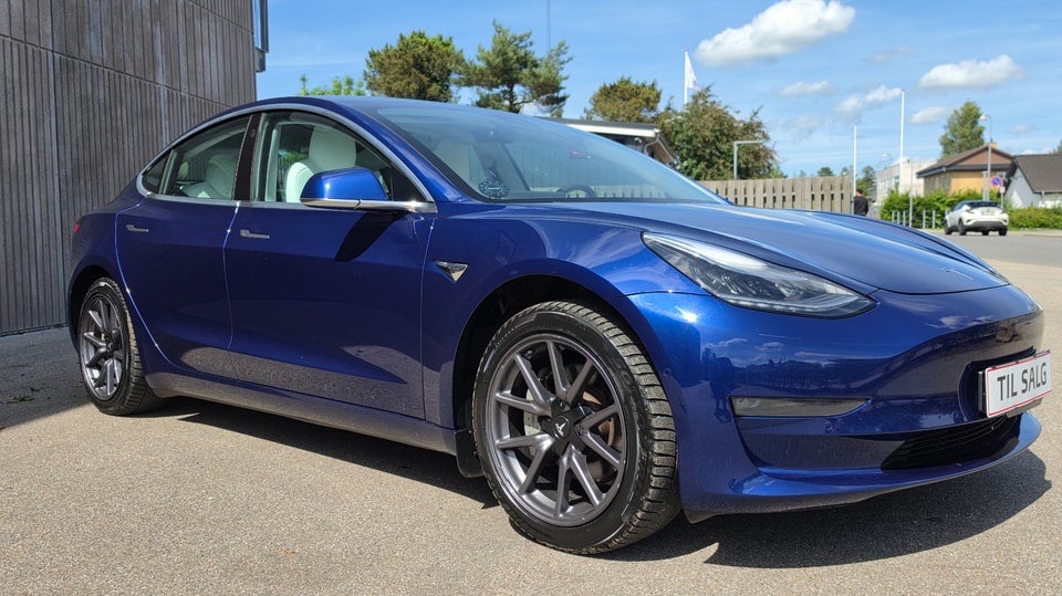 Tesla Model 3 Long Range AWD 4d