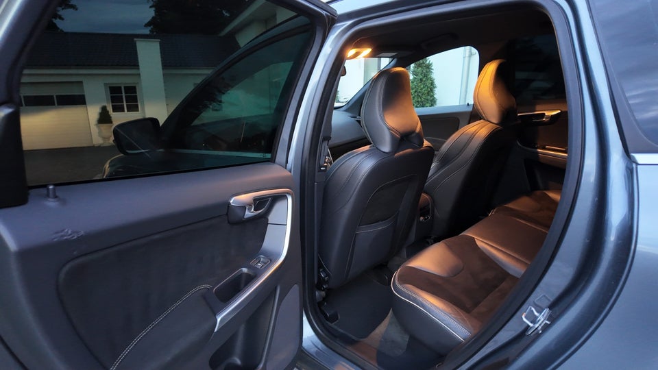 Volvo XC60 2,0 D4 190 R-Design aut. 5d