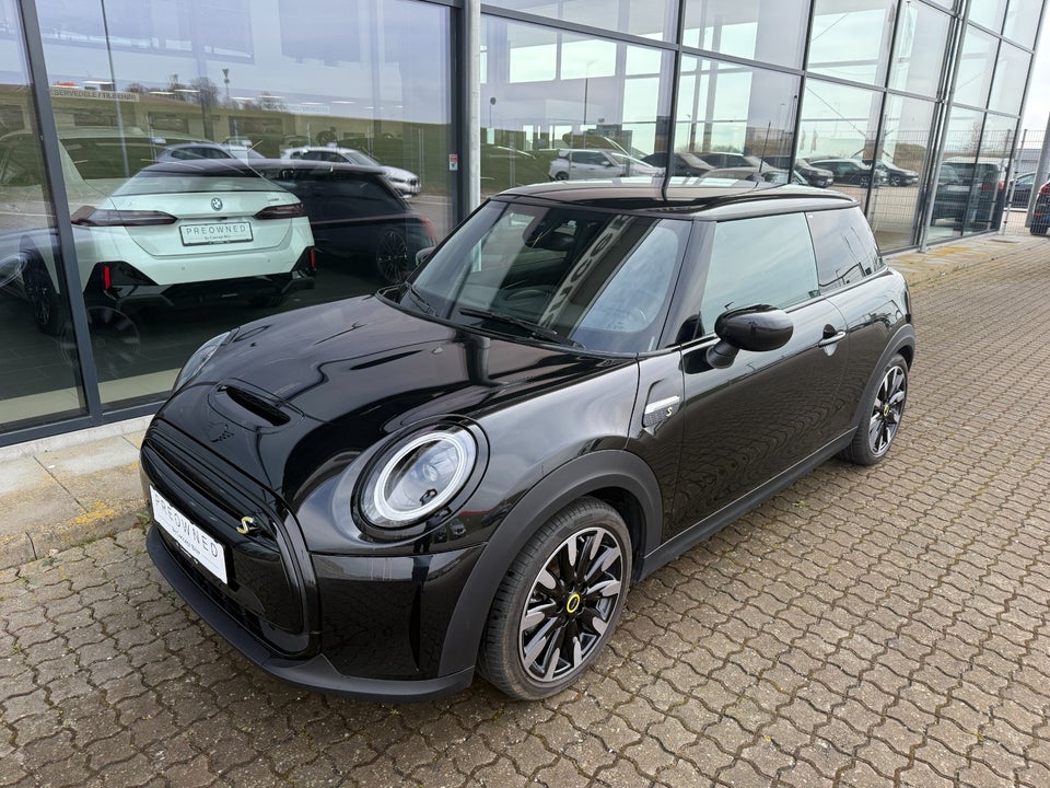 MINI Cooper SE Essential 3d