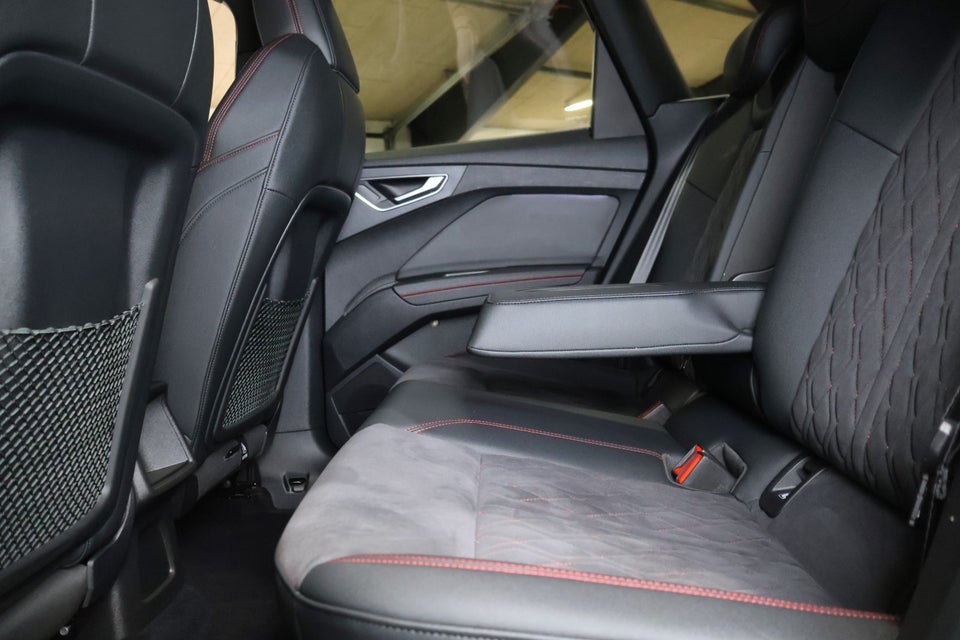 Audi Q4 e-tron 40 S-line 5d