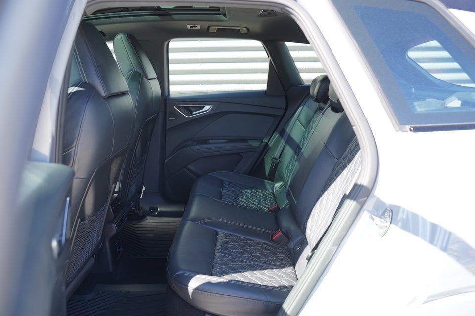 Audi Q4 e-tron 40 S-line 5d