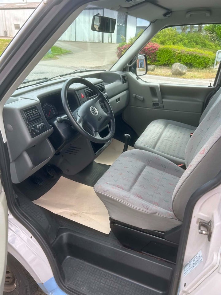 VW Transporter 2,5 TDi 102 Kombi 4d