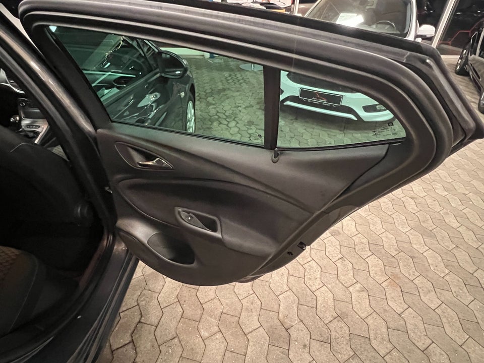 Opel Astra 1,6 CDTi 110 Enjoy 5d