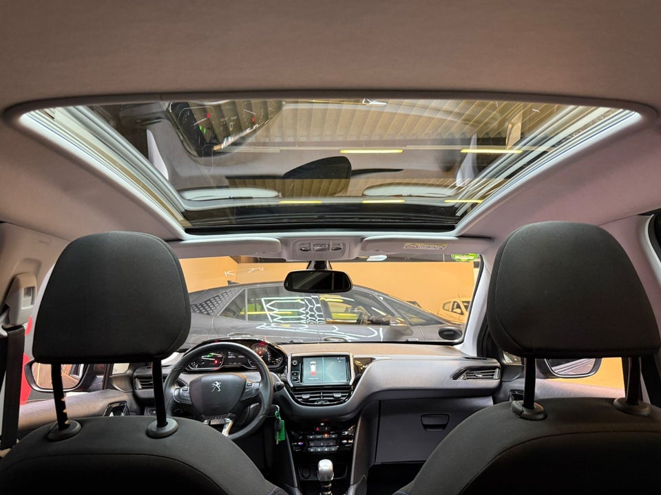 Peugeot 208 1,5 BlueHDi 100 Signature Sky 5d