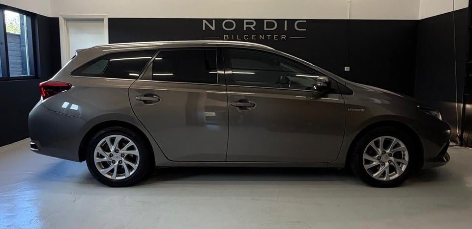 Toyota Auris 1,8 Hybrid H2 Comfort Touring Sports CVT 5d