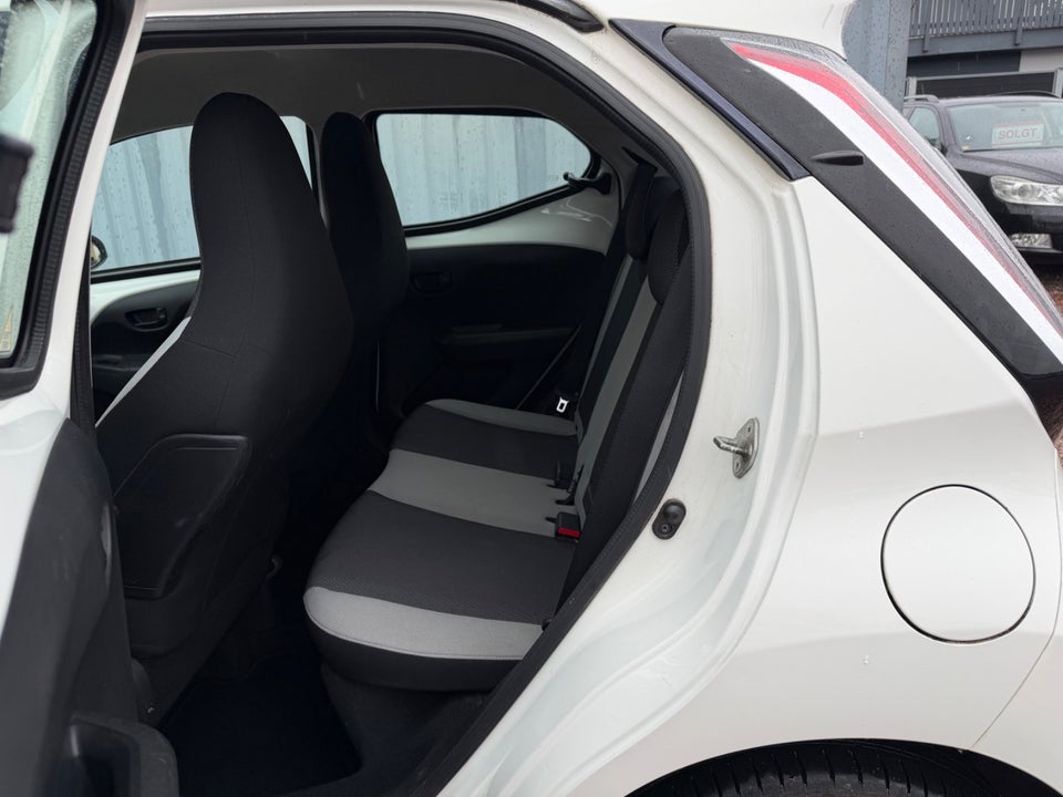 Toyota Aygo 1,0 VVT-i x-touch 5d