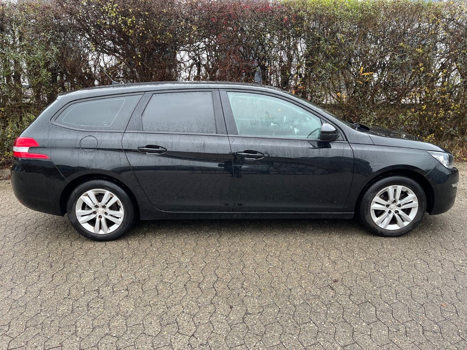 Peugeot 308 1,2 e-THP 130 Allure SW 5d