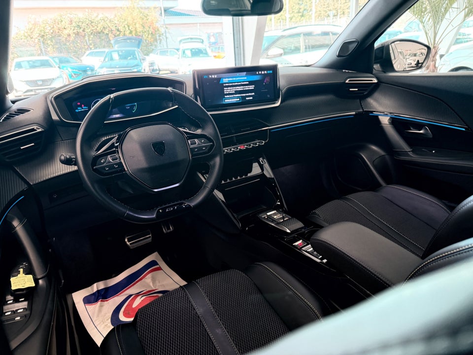 Peugeot e-2008 54 GT 5d