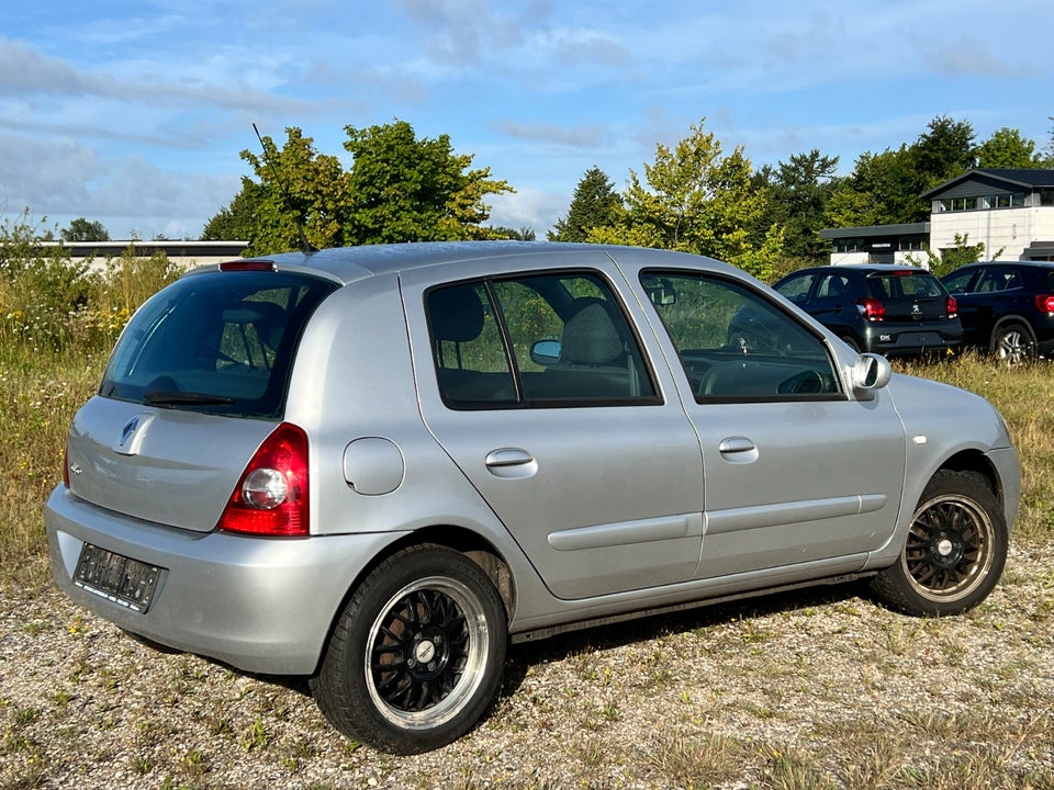 Renault Clio II 1,2 8V Storia 5d