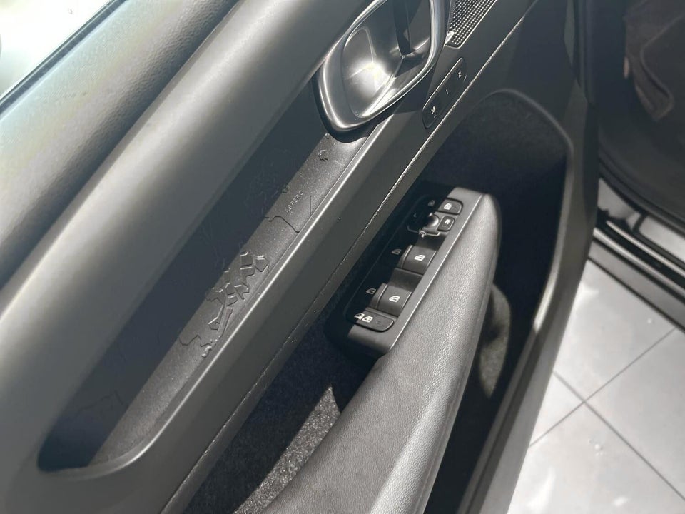 Volvo XC40 ReCharge Extended Range Plus 5d