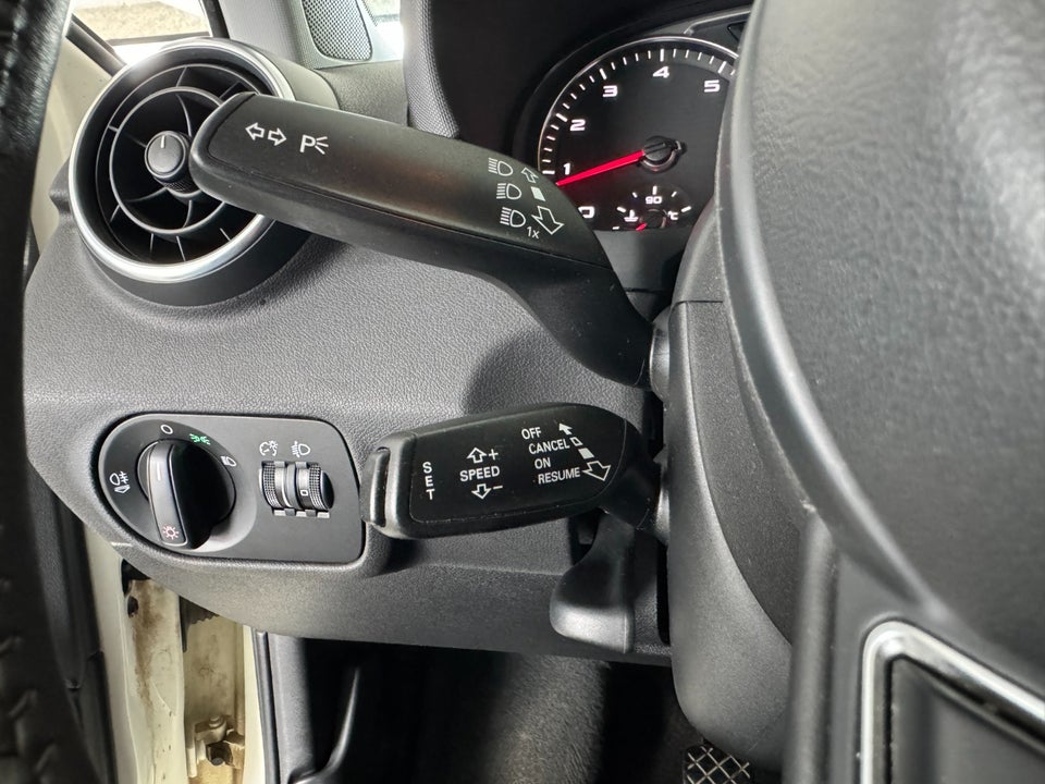 Audi A1 1,4 TFSi 122 Attraction Sportback 5d