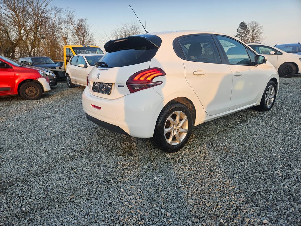 Peugeot 208 1,2 VTi 82 Allure Sky 5d