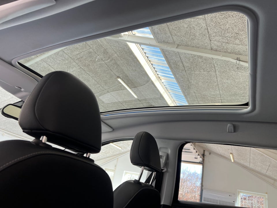 Peugeot 2008 1,6 BlueHDi 100 Allure Sky 5d