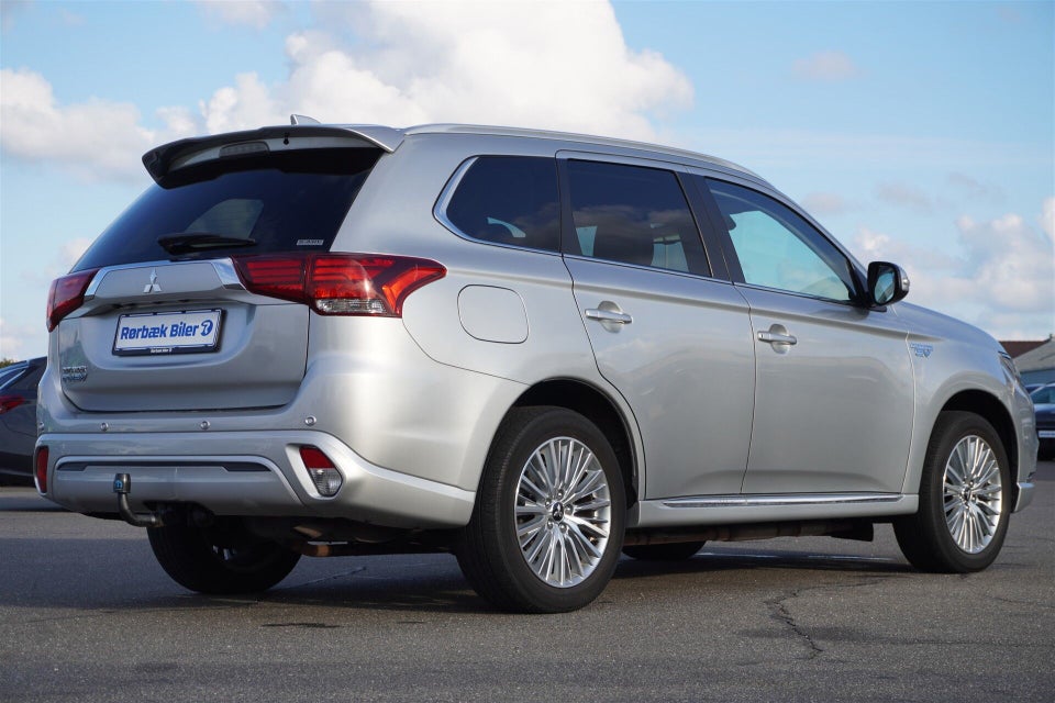 Mitsubishi Outlander 2,4 PHEV Intense CVT 4WD 5d