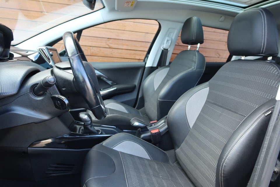 Peugeot 2008 1,6 BlueHDi 100 Allure Sky 5d