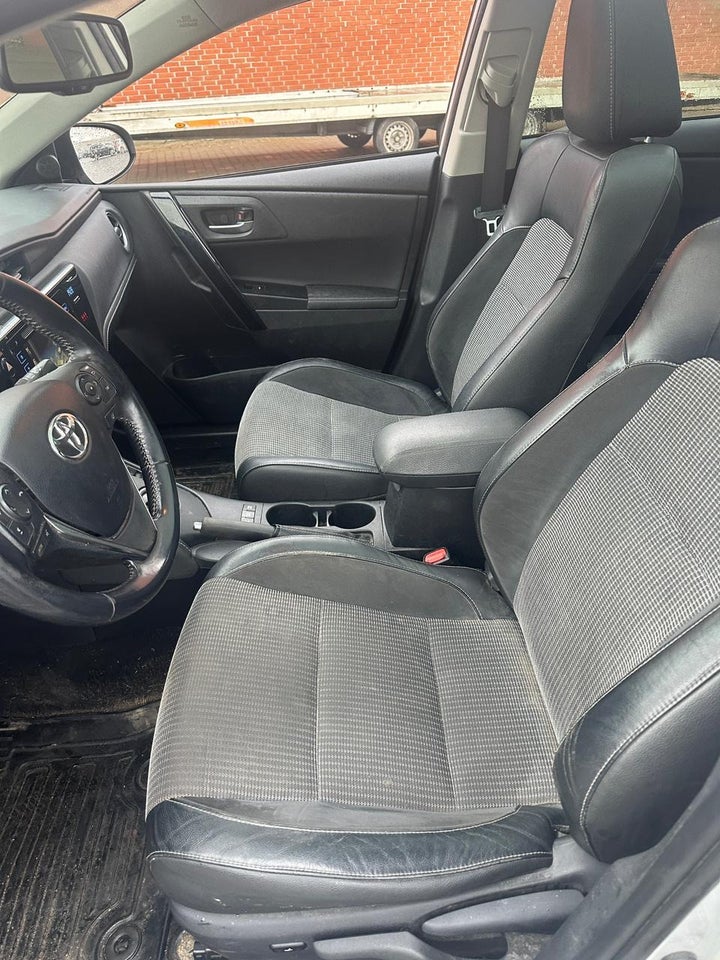 Toyota Auris 1,8 Hybrid H4 Touring Sports CVT 5d
