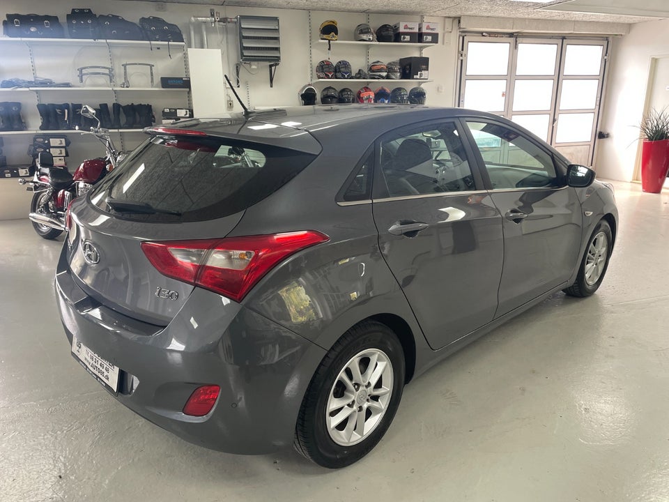 Hyundai i30 1,6 GDi Premium 5d
