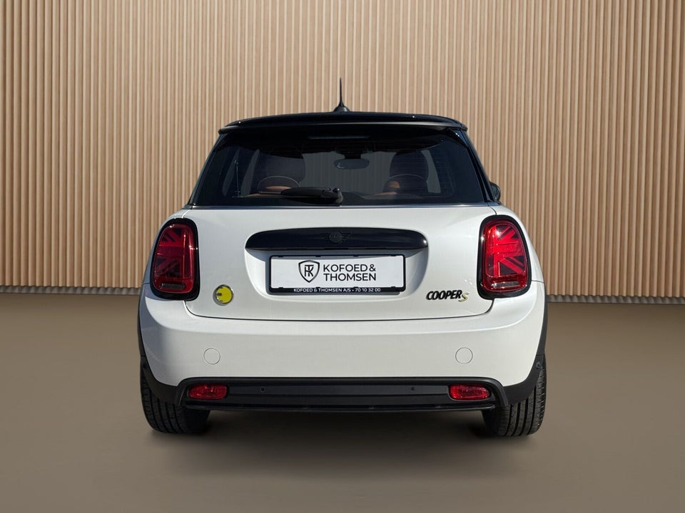 MINI Cooper SE Essential 3d