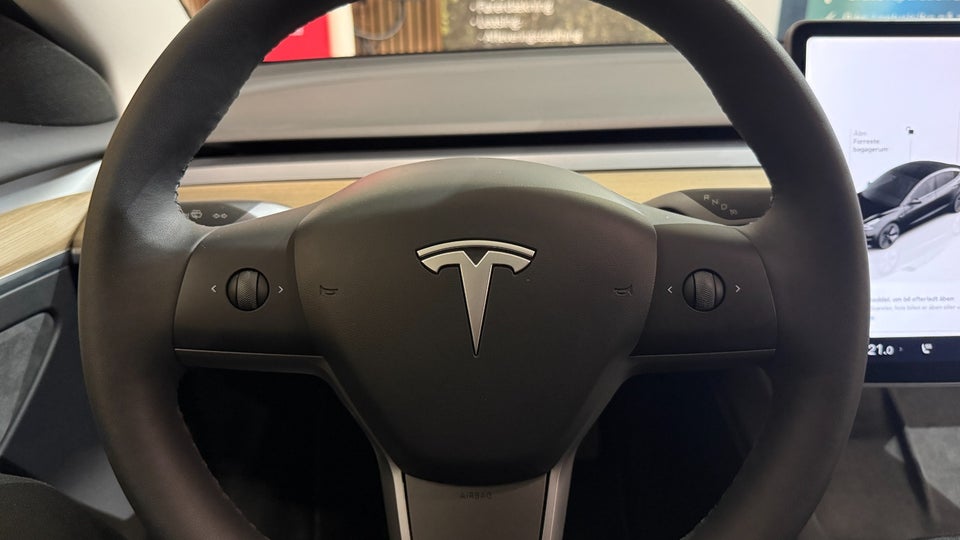 Tesla Model 3 Standard Range+ RWD 4d