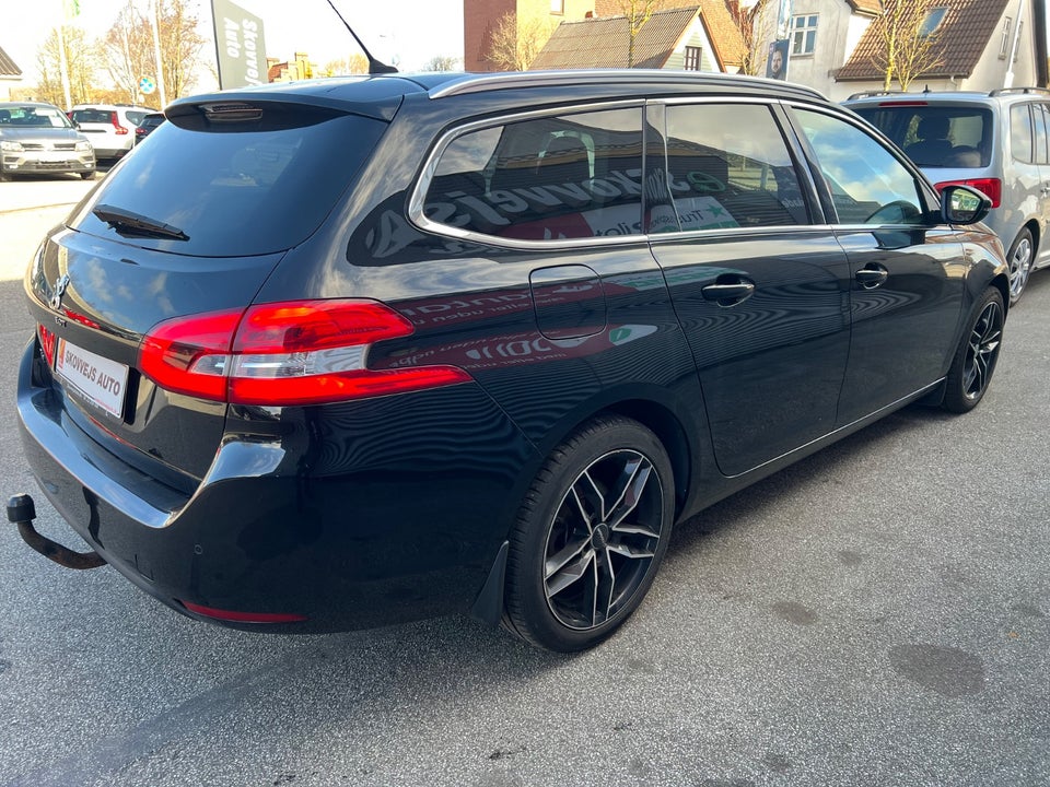 Peugeot 308 1,5 BlueHDi 130 Allure Sky SW 5d
