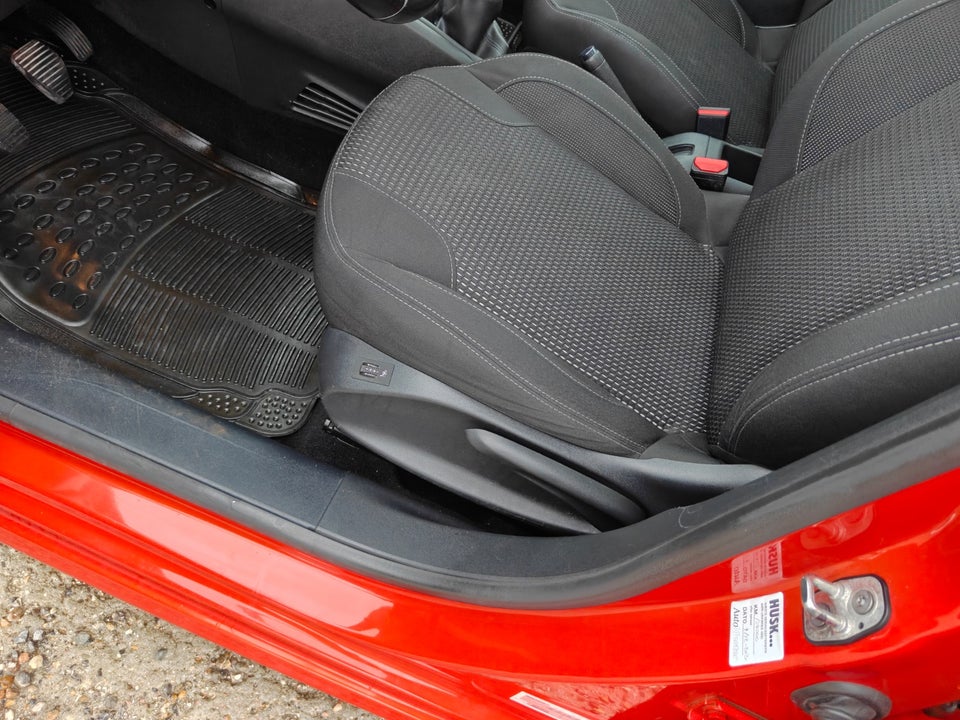 Peugeot 208 1,2 VTi Allure Sky 5d