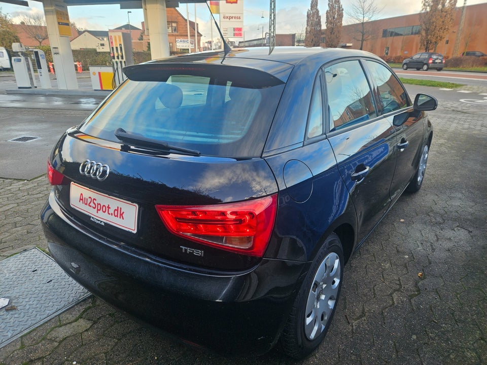 Audi A1 1,2 TFSi 86 Attraction Sportback 5d