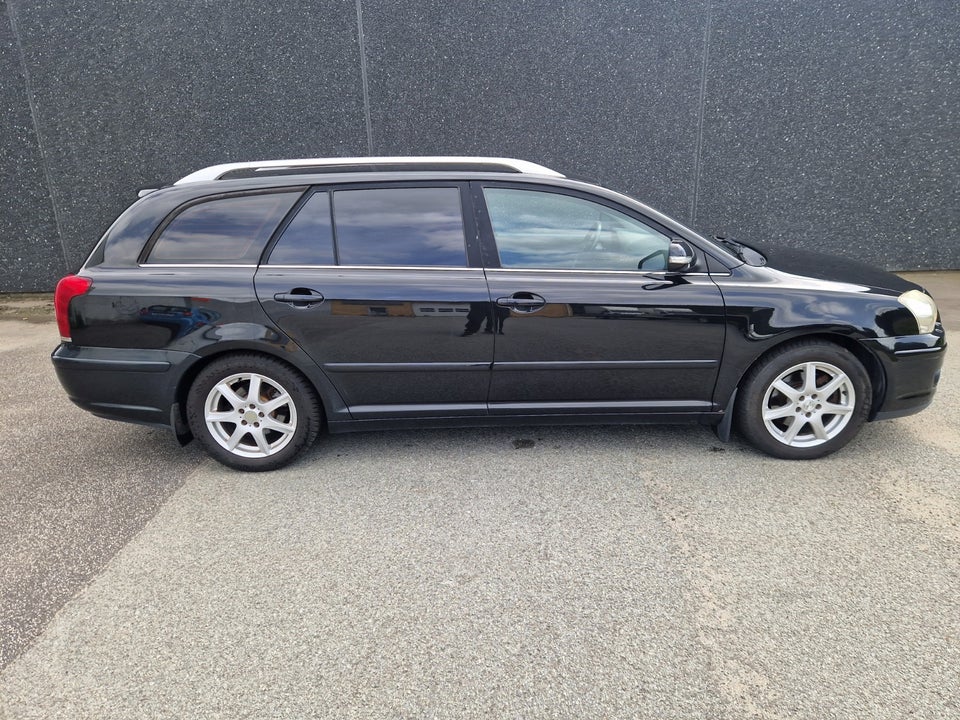 Toyota Avensis 2,0 D-4D Sol stc. 5d