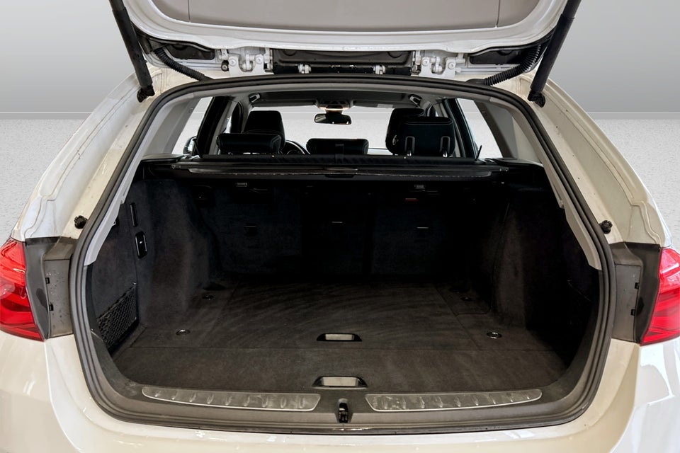 BMW 320i 2,0 Touring Executive aut. 5d