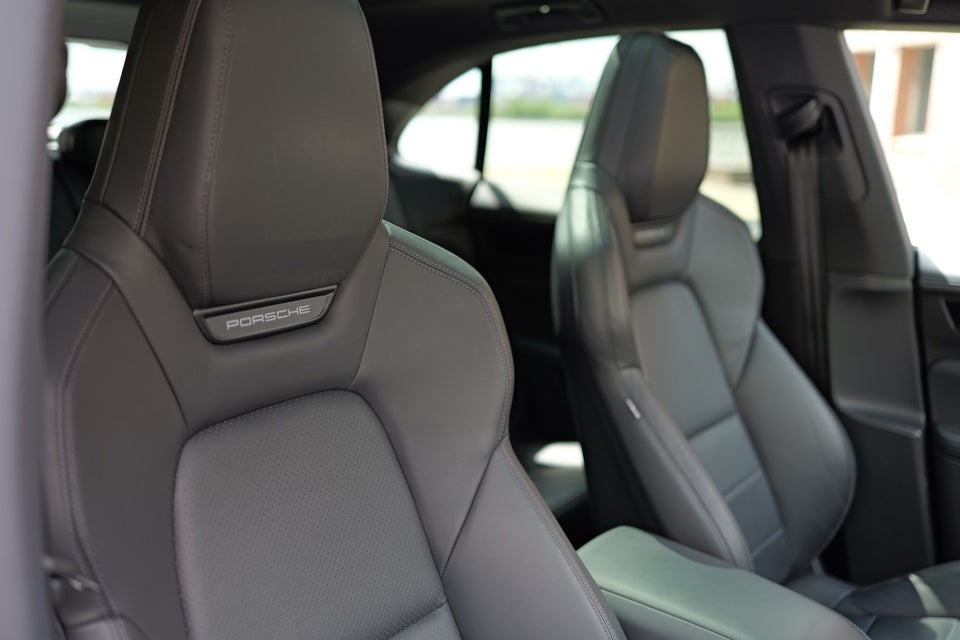 Porsche Macan 4 5d