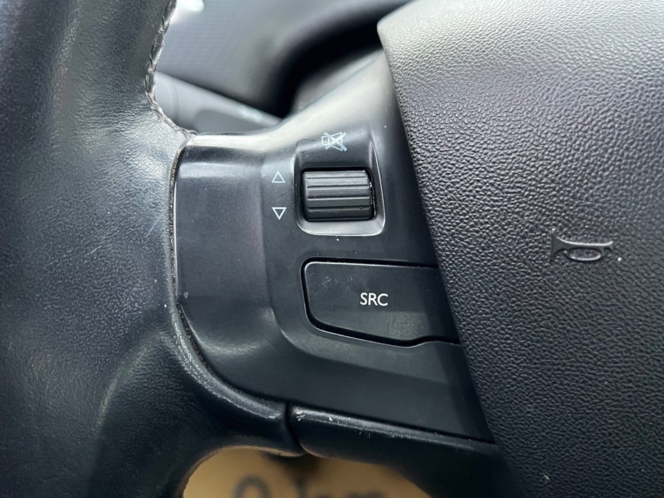 Peugeot 2008 1,2 PureTech 110 Prestige Sky 5d