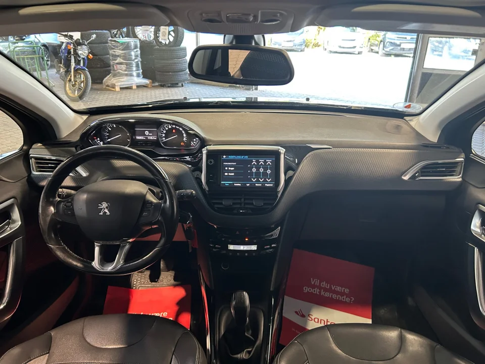 Peugeot 2008 1,2 e-THP 110 Allure Sky 5d