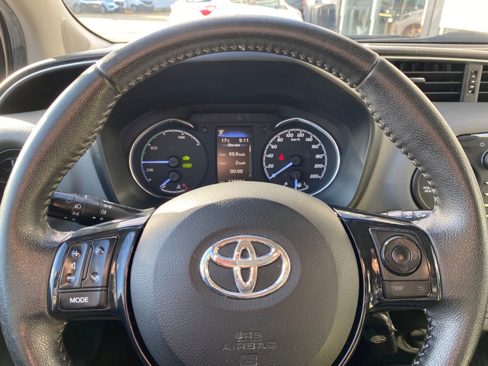 Toyota Yaris 1,5 Hybrid H1 e-CVT Van 5d