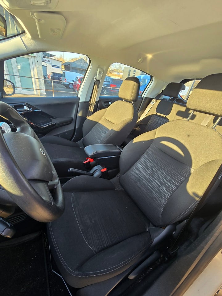 Peugeot 208 1,0 VTi Active 5d