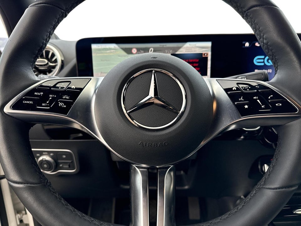 Mercedes EQA300 Progressive 4Matic 5d