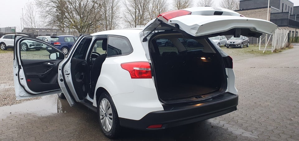 Ford Focus 1,0 SCTi 125 Business stc. 5d