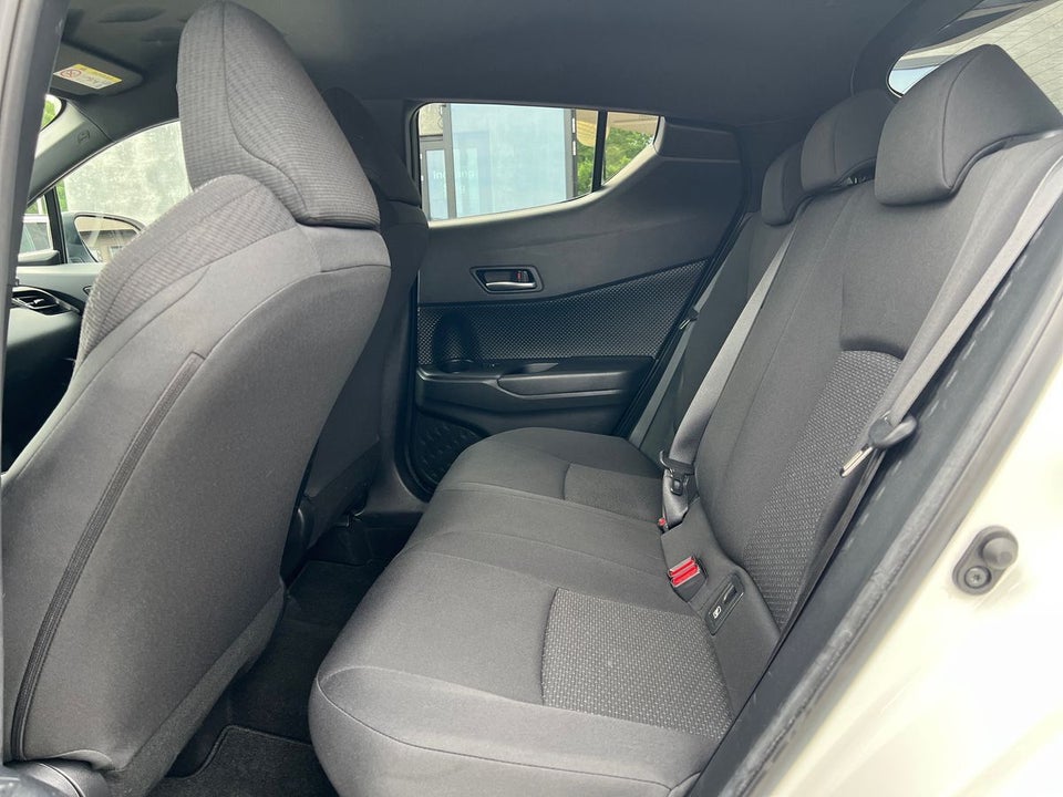 Toyota C-HR 1,8 Hybrid Premium Selected CVT 5d