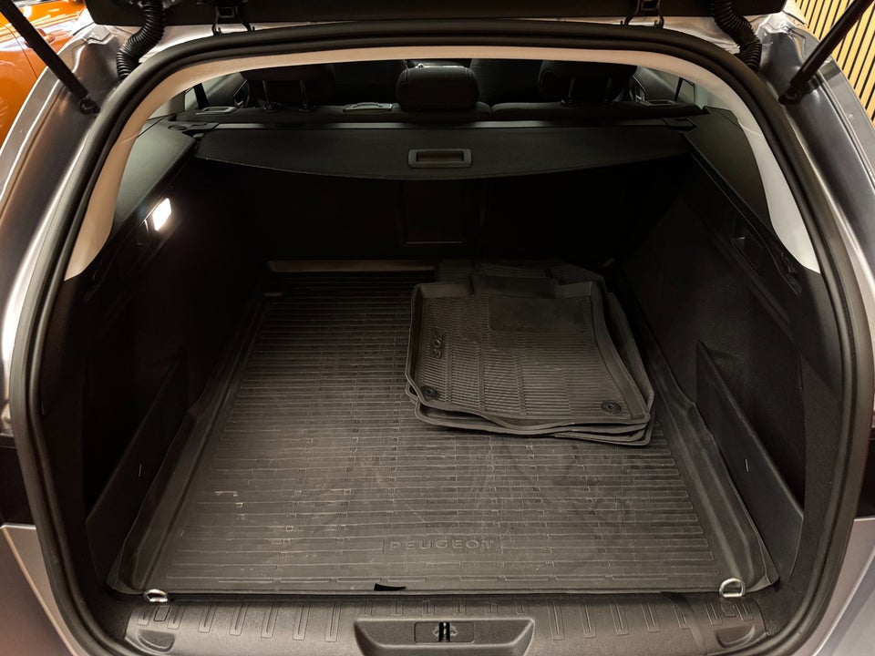 Peugeot 308 1,2 PureTech 130 Selection Sky SW 5d