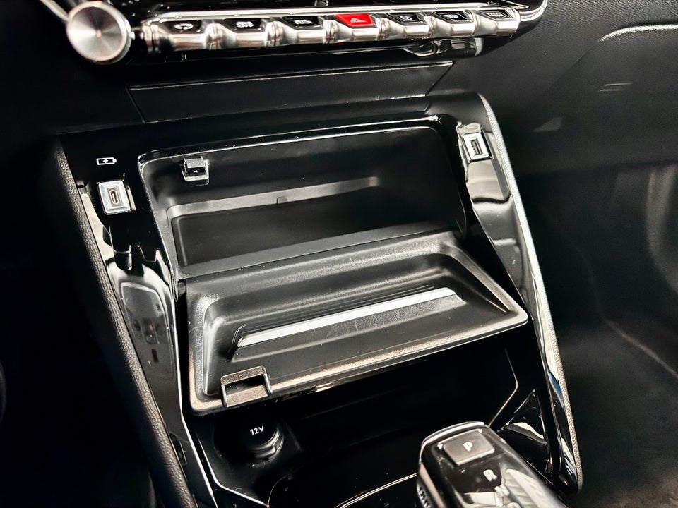 Peugeot 2008 1,2 PureTech 130 Selection Tech EAT8 5d