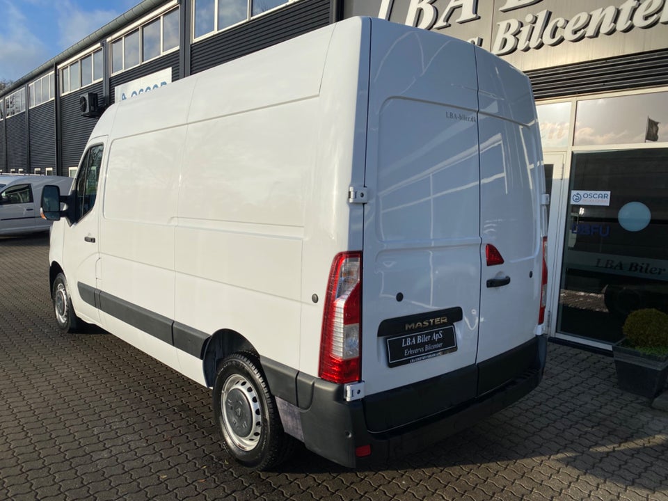 Renault Master IV T33 2,3 dCi 135 L2H2 Kassevogn