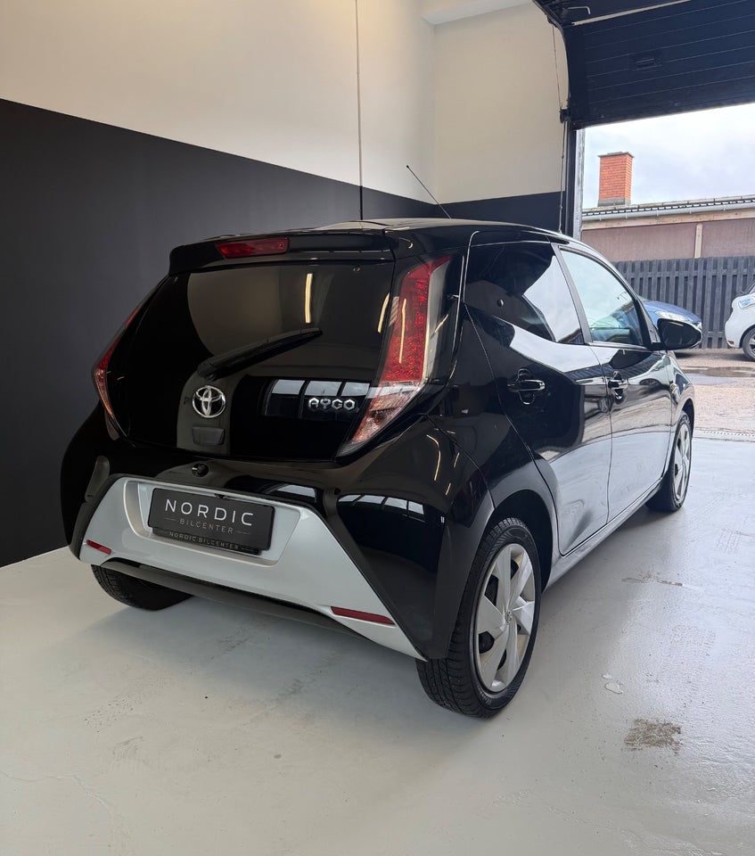 Toyota Aygo 1,0 VVT-i x-black 5d