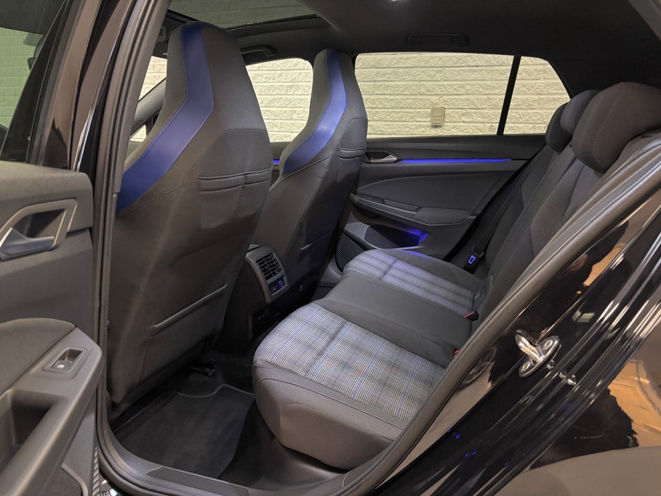 VW Golf VIII 1,4 GTE DSG 5d