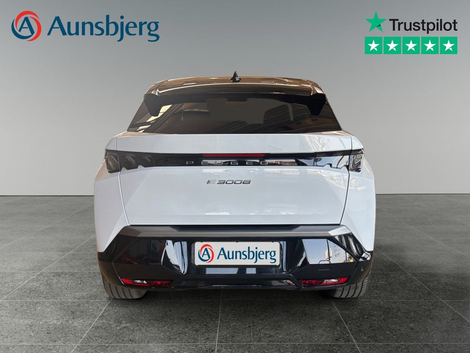 Peugeot e-3008 77 GT Pack 5d