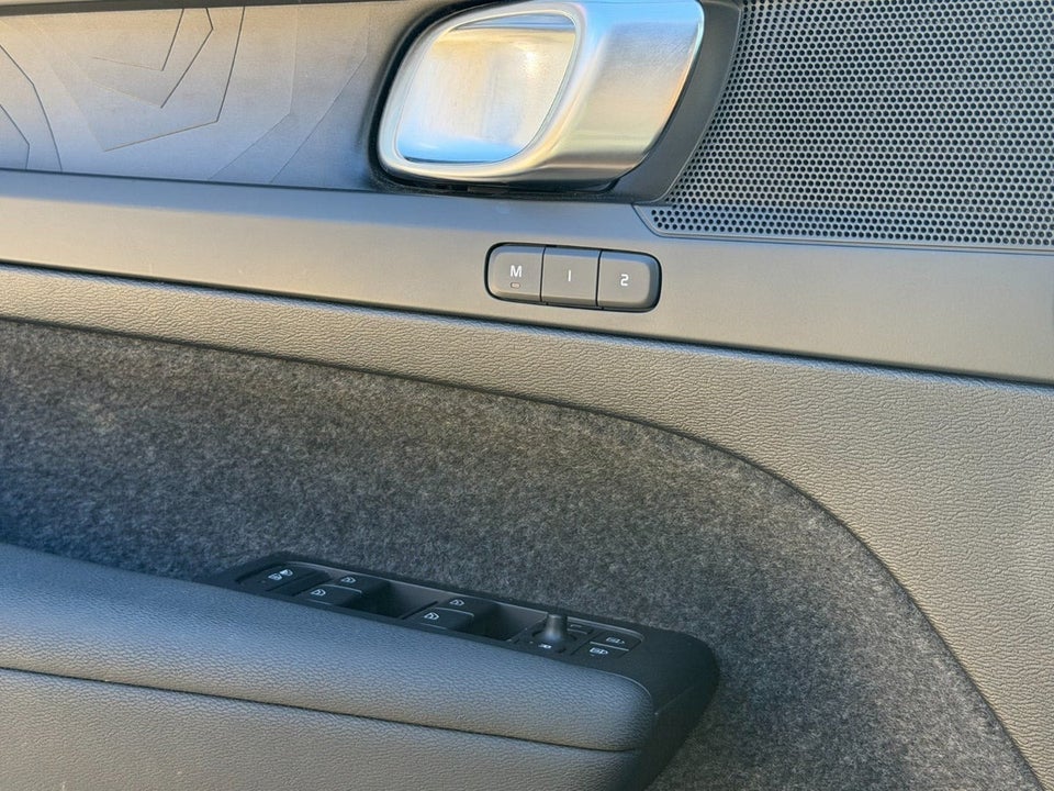 Volvo XC40 ReCharge Extended Range Plus 5d