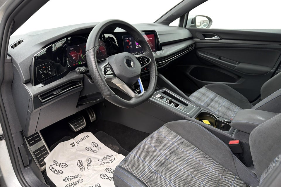 VW Golf VIII 1,4 GTE DSG 5d